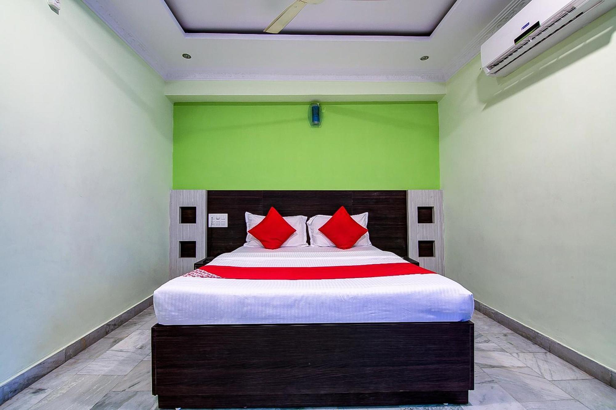 Oyo Tapasya Convention Hotel Pedda Waltair Exterior photo